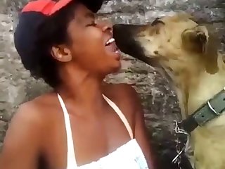 81359 Black Woman Kissing Dog