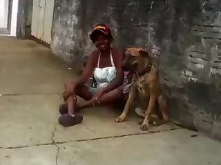 81359 Black Woman Kissing Dog