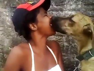 81359 Black Woman Kissing Dog