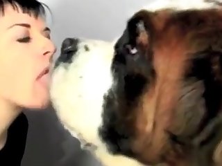 61943 Punk Woman Kissing St Bernard
